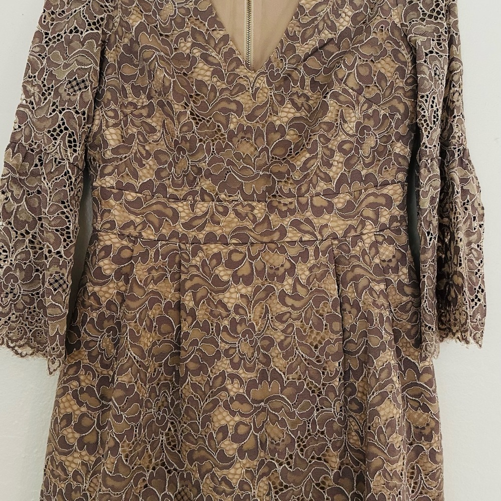 Elegant Lace Dress with Floral Pattern - Picture 3 of 10